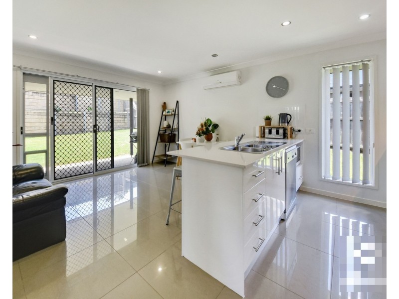 8 Nightshade Crescent, Pimpama QLD 4209