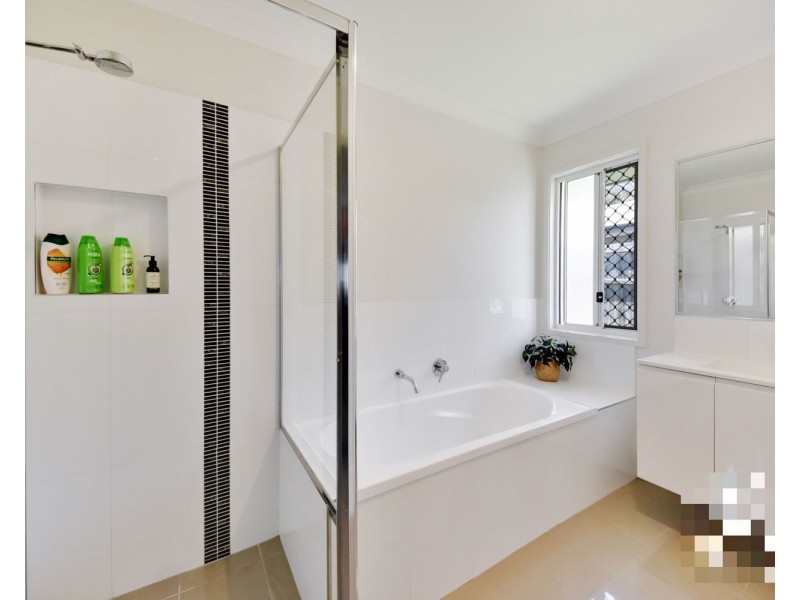 8 Nightshade Crescent, Pimpama QLD 4209