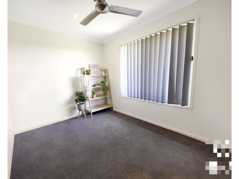 8 Nightshade Crescent, Pimpama QLD 4209