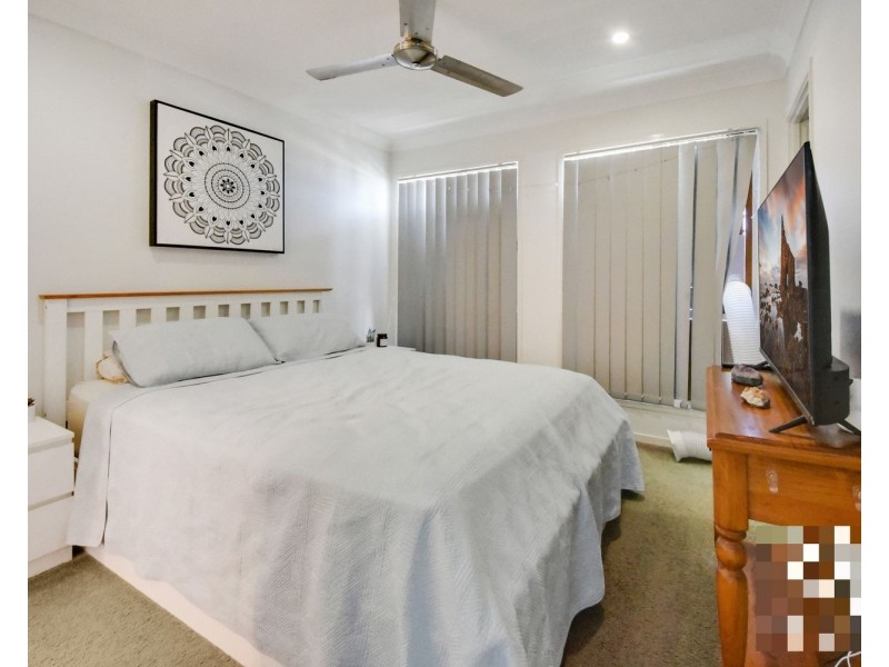 8 Nightshade Crescent, Pimpama QLD 4209