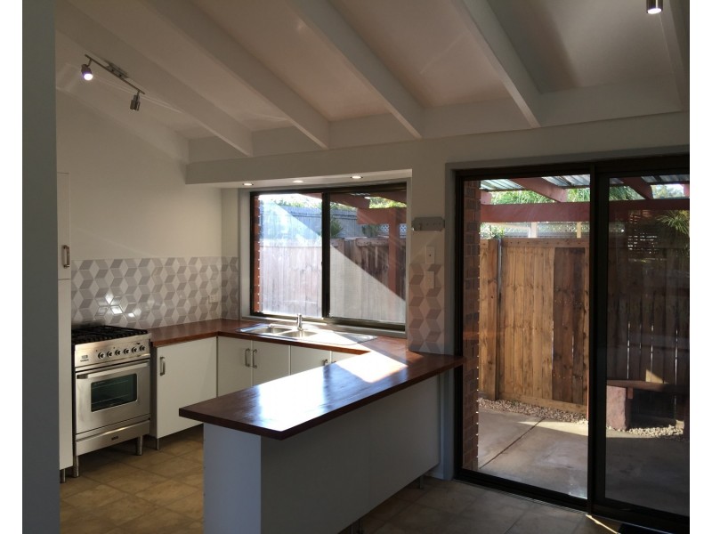 1/1 Ash Court, Arundel QLD 4214