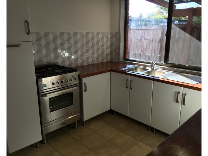 1/1 Ash Court, Arundel QLD 4214