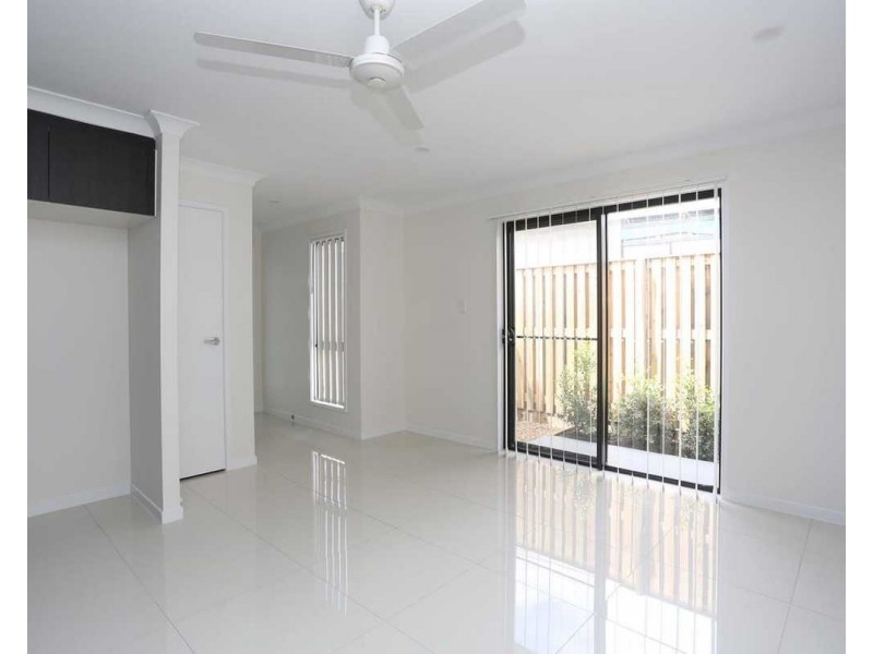 2/10 Loft Court, Pimpama QLD 4209