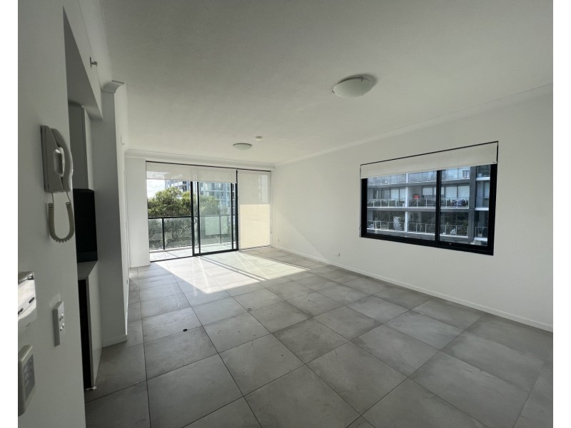808/372 Marine Parade, Labrador QLD 4215