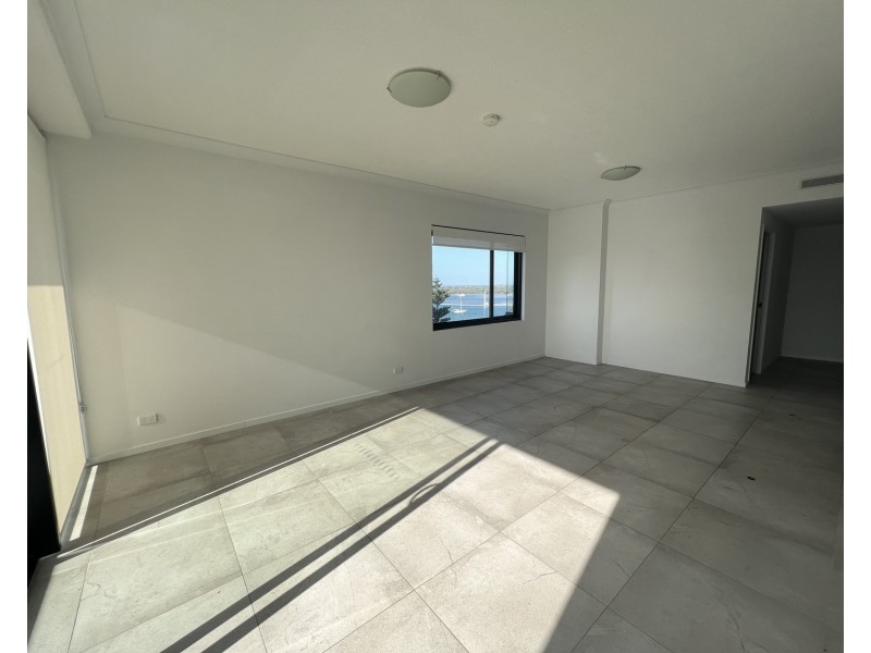 808/372 Marine Parade, Labrador QLD 4215