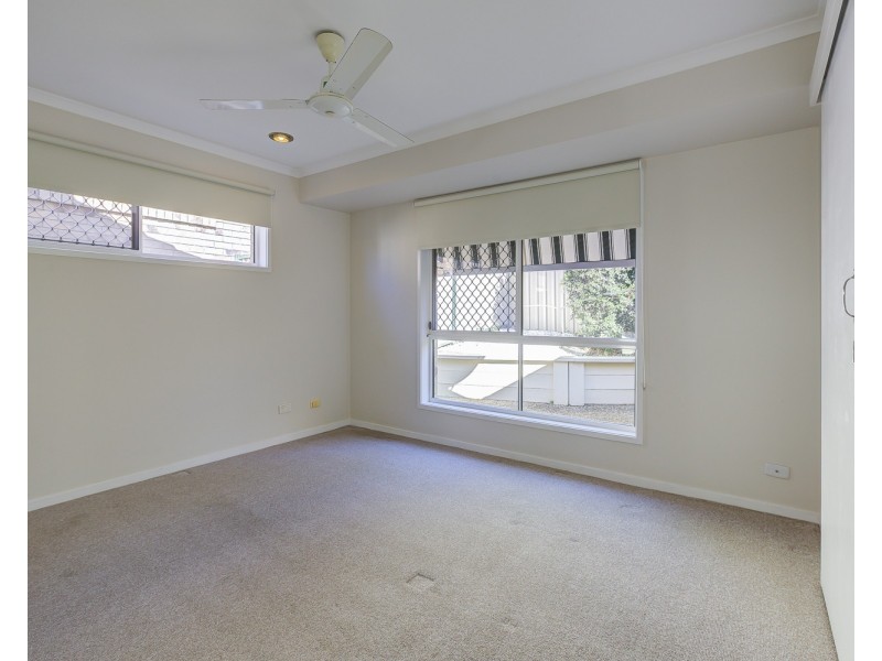 8/25 McMillan Street, Labrador QLD 4215