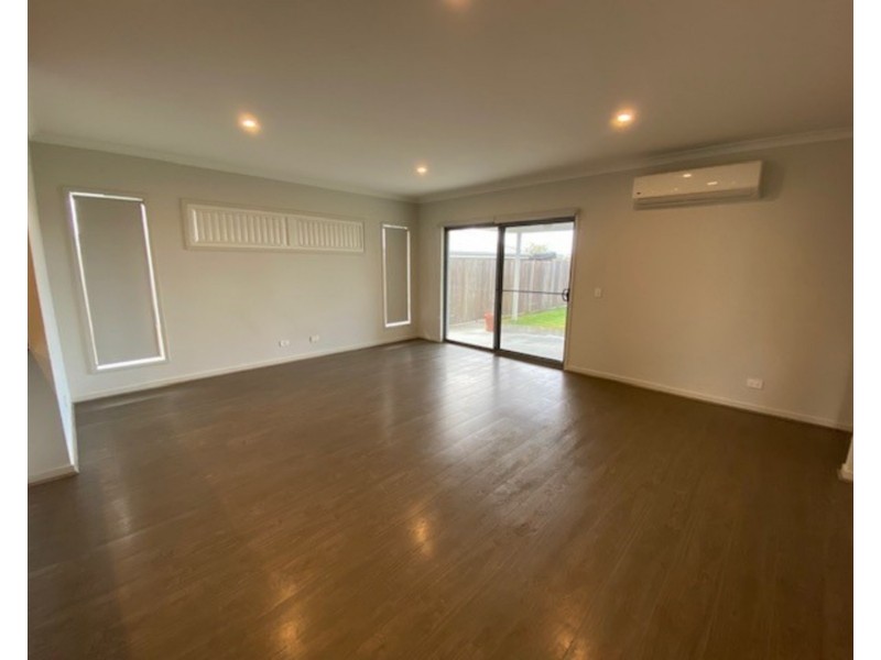 10 Vargon Circuit, Holmview QLD 4207
