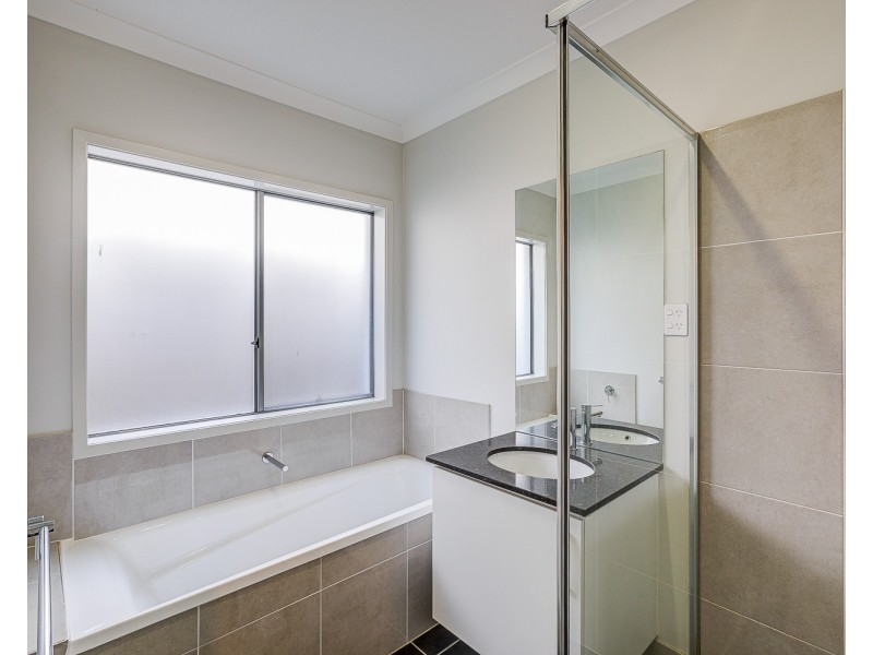10 Vargon Circuit, Holmview QLD 4207