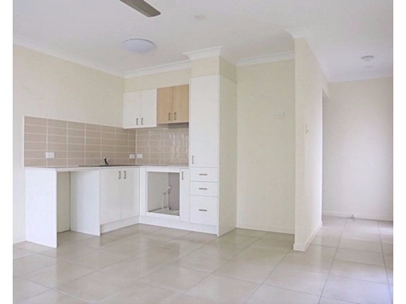 2/15 Casey Street, Pimpama QLD 4209