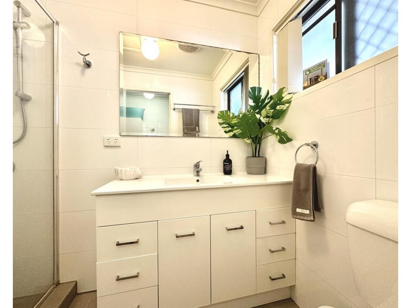 2/31 Victor Avenue, Paradise Point QLD 4216