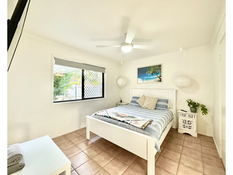 2/31 Victor Avenue, Paradise Point QLD 4216