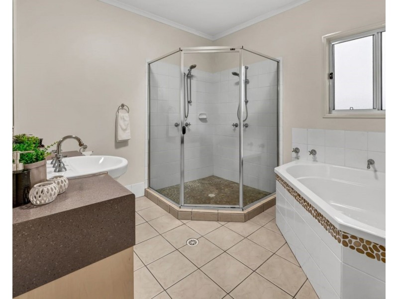 6 Koro Court, Ashmore QLD 4214