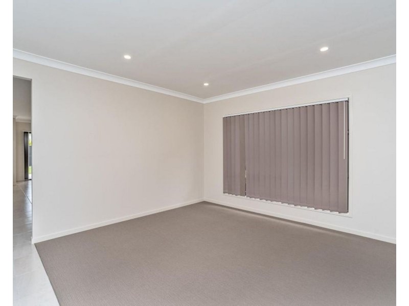43 Flametree Circuit, Arundel QLD 4214