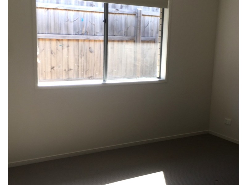 1/18 Steven Crescent, Pimpama QLD 4209