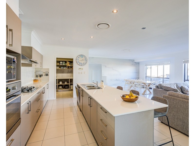 18 Major Mitchell Drive, Upper Coomera QLD 4209