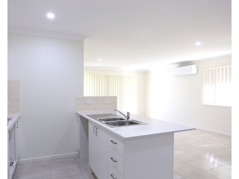 11 Geoffrey Miller Avenue, Pimpama QLD 4209