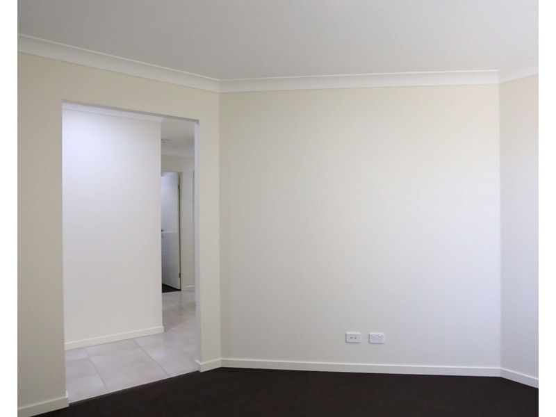 11 Geoffrey Miller Avenue, Pimpama QLD 4209