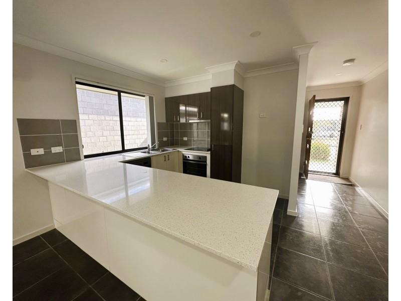 7 Richmond Street, Pimpama QLD 4209