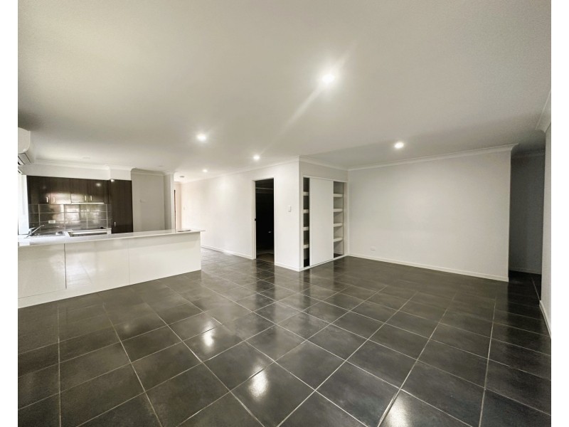 7 Richmond Street, Pimpama QLD 4209