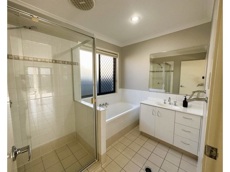 5 Taske Rise, Pacific Pines QLD 4211