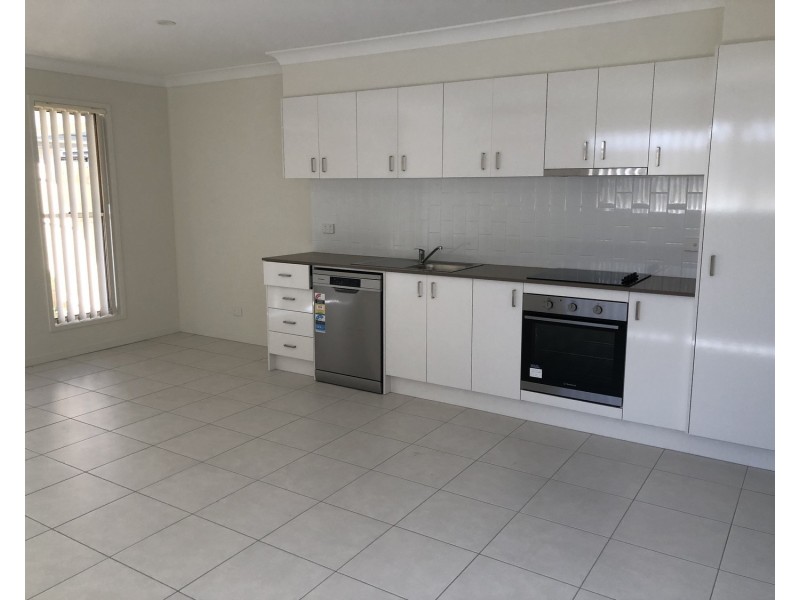 2/13 Coral Street, Pimpama QLD 4209