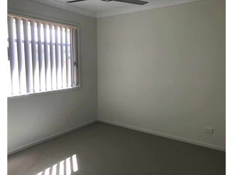 2/13 Coral Street, Pimpama QLD 4209