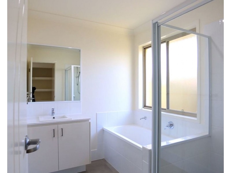 60 Augusta Boulevard, Pimpama QLD 4209
