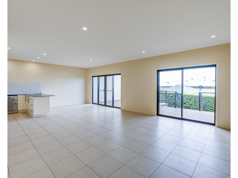 2/30 Codrington Circuit, Pacific Pines QLD 4211