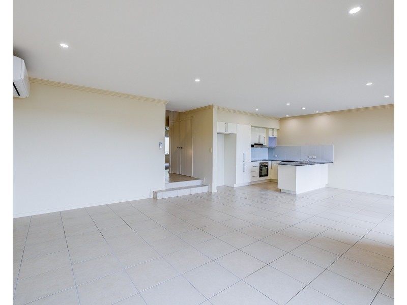 2/30 Codrington Circuit, Pacific Pines QLD 4211