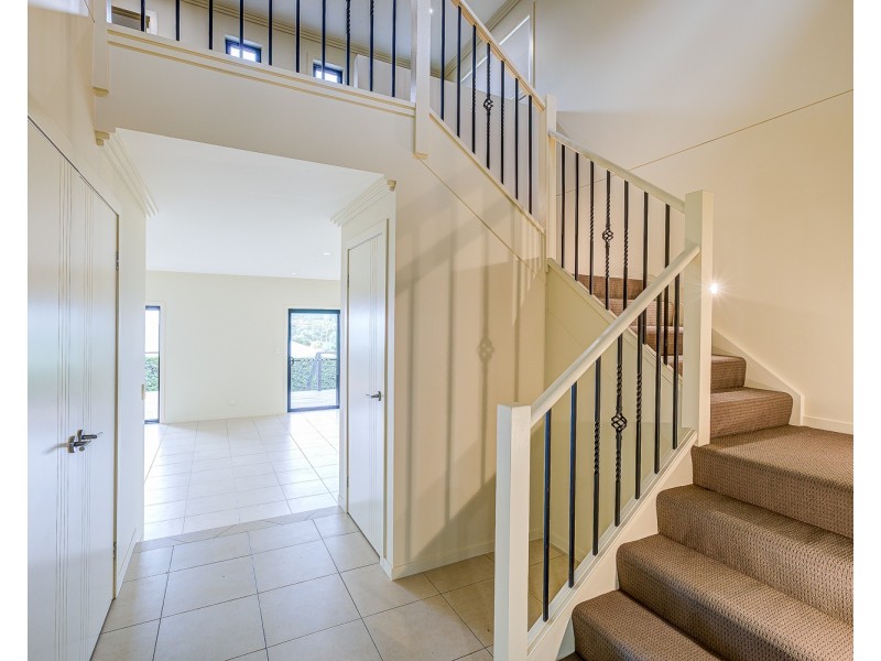 2/30 Codrington Circuit, Pacific Pines QLD 4211