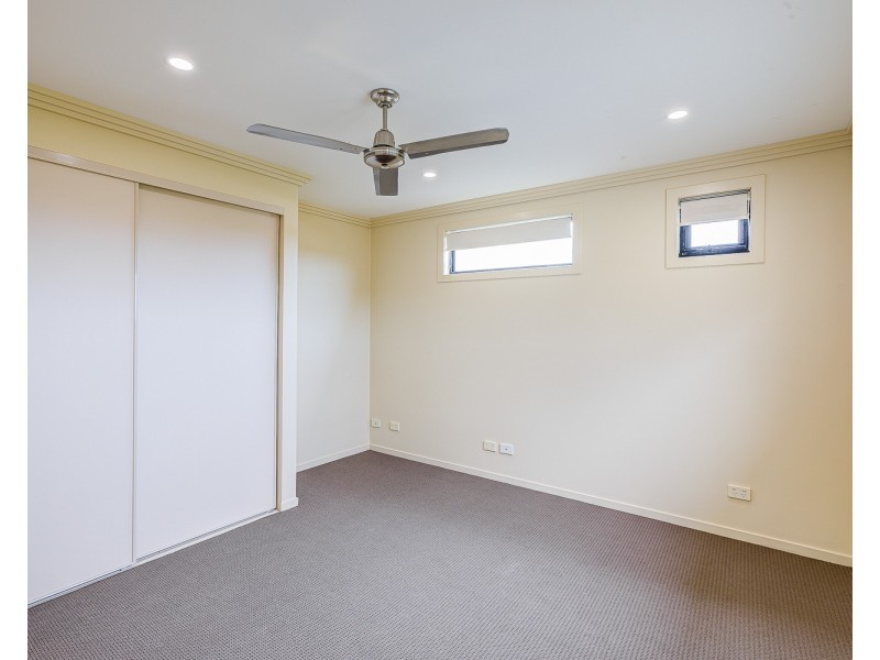 2/30 Codrington Circuit, Pacific Pines QLD 4211