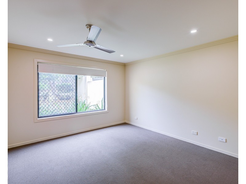 2/30 Codrington Circuit, Pacific Pines QLD 4211