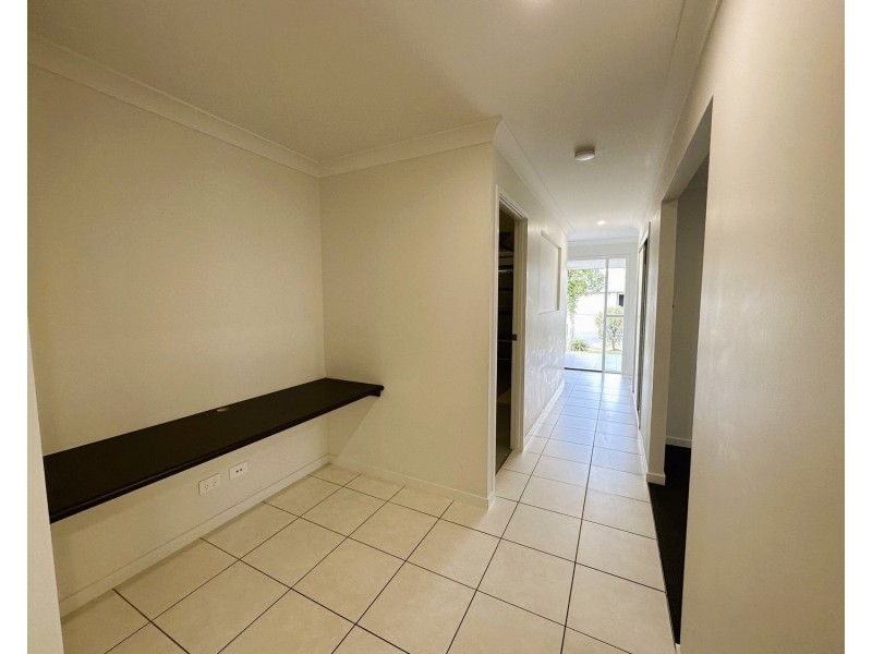 9 Hillstone Crescent, Maudsland QLD 4210
