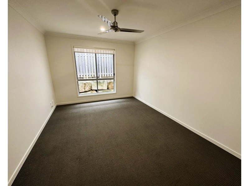 9 Hillstone Crescent, Maudsland QLD 4210