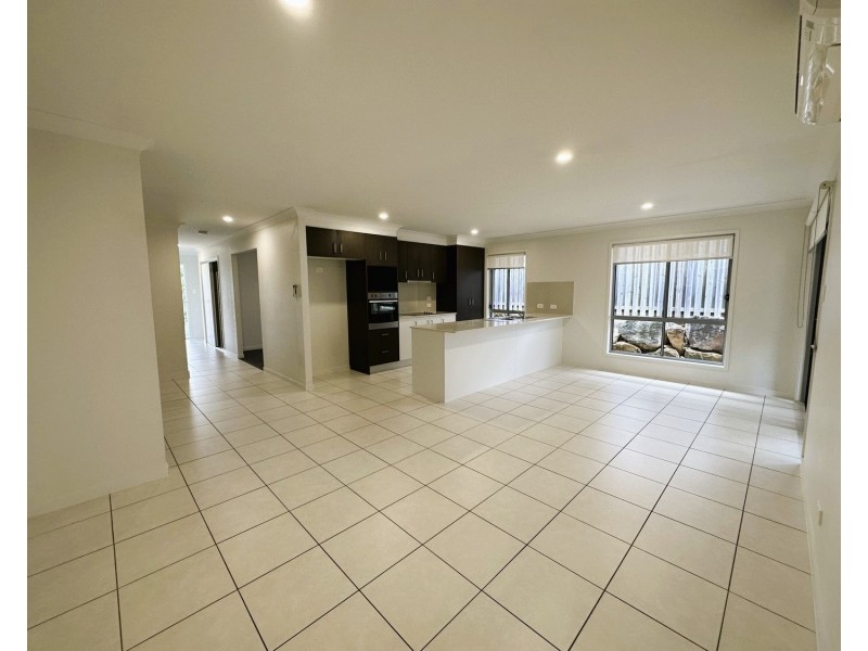 9 Hillstone Crescent, Maudsland QLD 4210