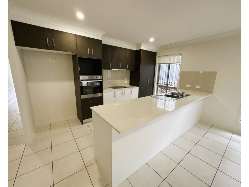 9 Hillstone Crescent, Maudsland QLD 4210