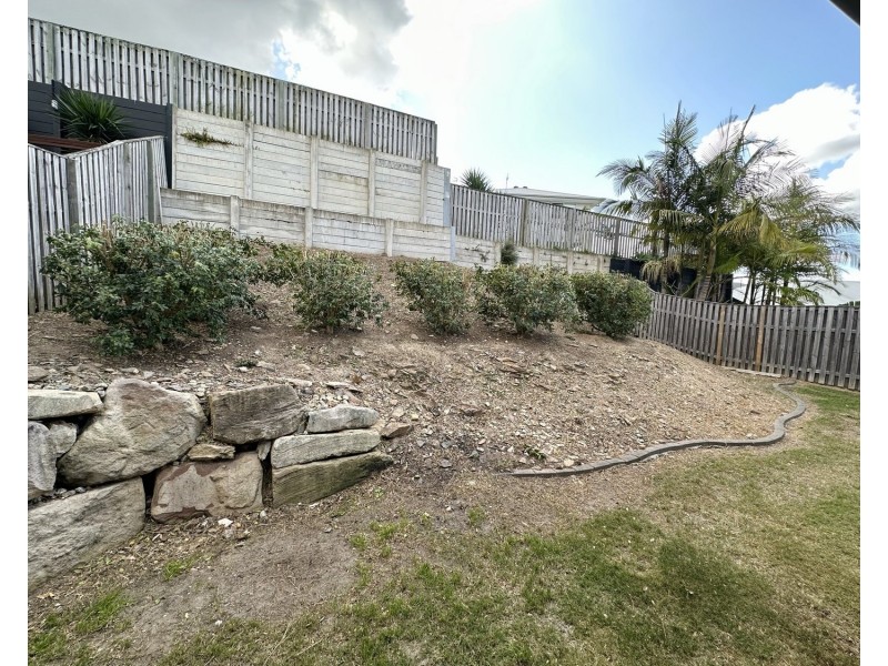 9 Hillstone Crescent, Maudsland QLD 4210