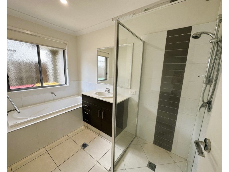 9 Hillstone Crescent, Maudsland QLD 4210