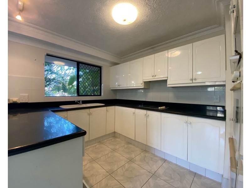 1/12 Canal Avenue, Runaway Bay QLD 4216