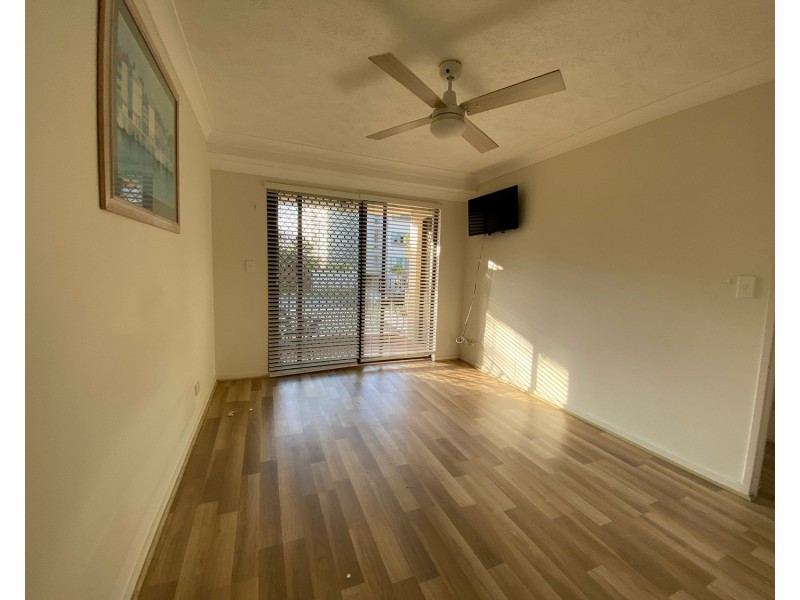 1/12 Canal Avenue, Runaway Bay QLD 4216