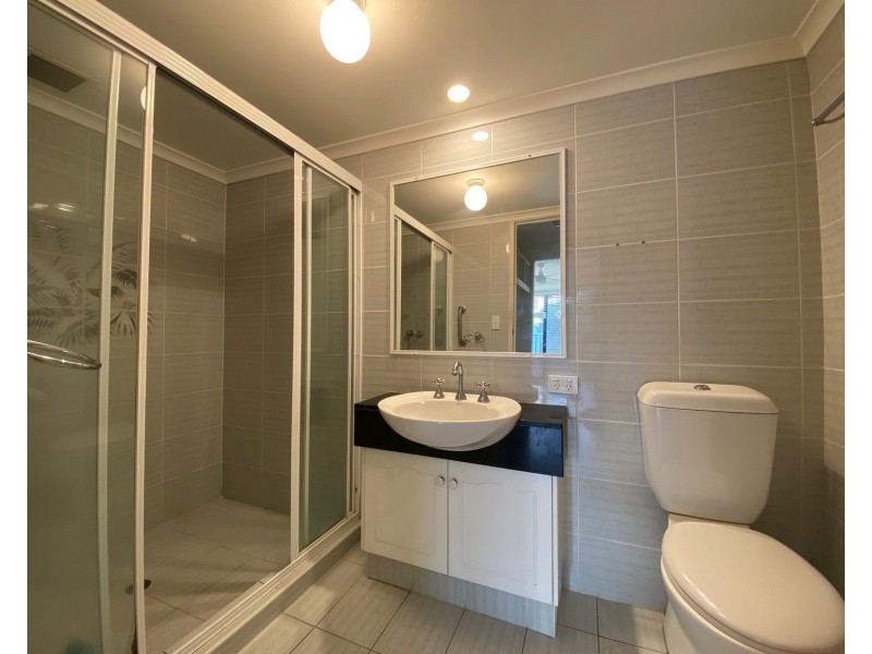 1/12 Canal Avenue, Runaway Bay QLD 4216