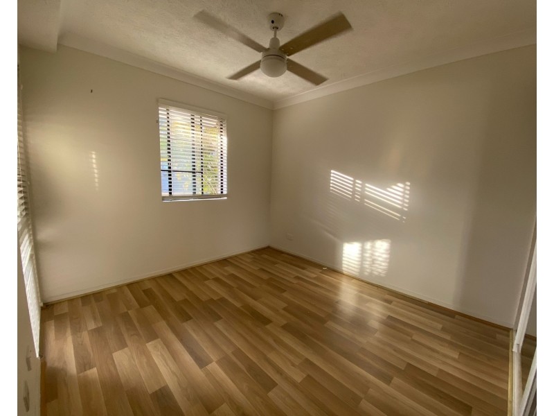 1/12 Canal Avenue, Runaway Bay QLD 4216