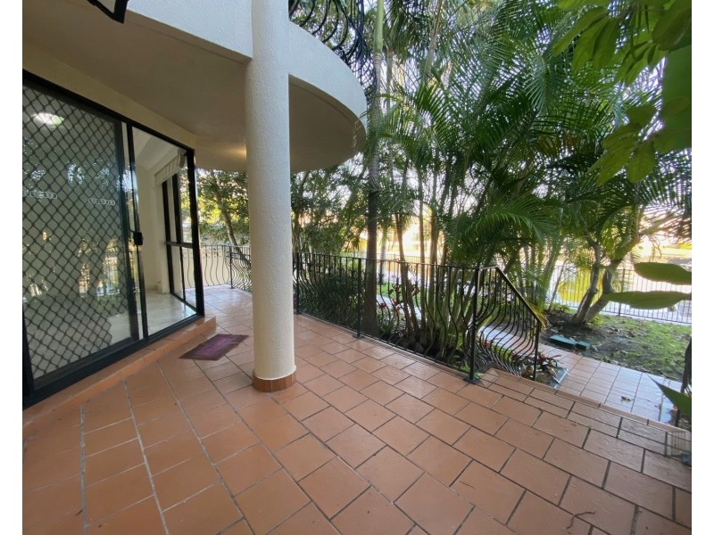 1/12 Canal Avenue, Runaway Bay QLD 4216