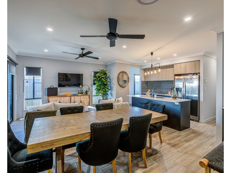 16 Scott Young Drive, Coomera QLD 4209