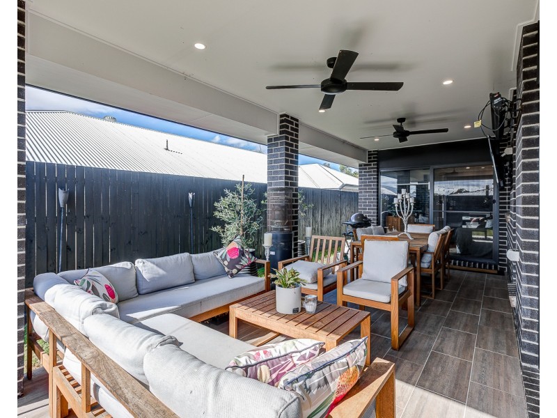 16 Scott Young Drive, Coomera QLD 4209