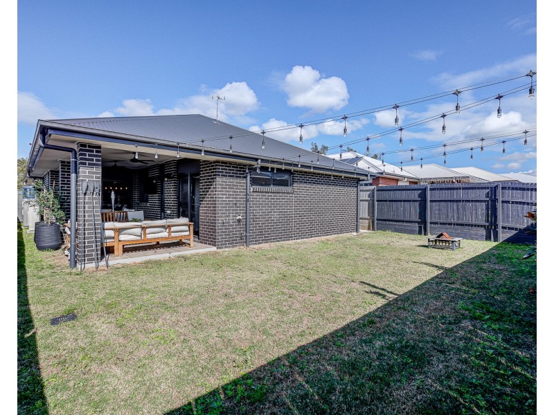 16 Scott Young Drive, Coomera QLD 4209