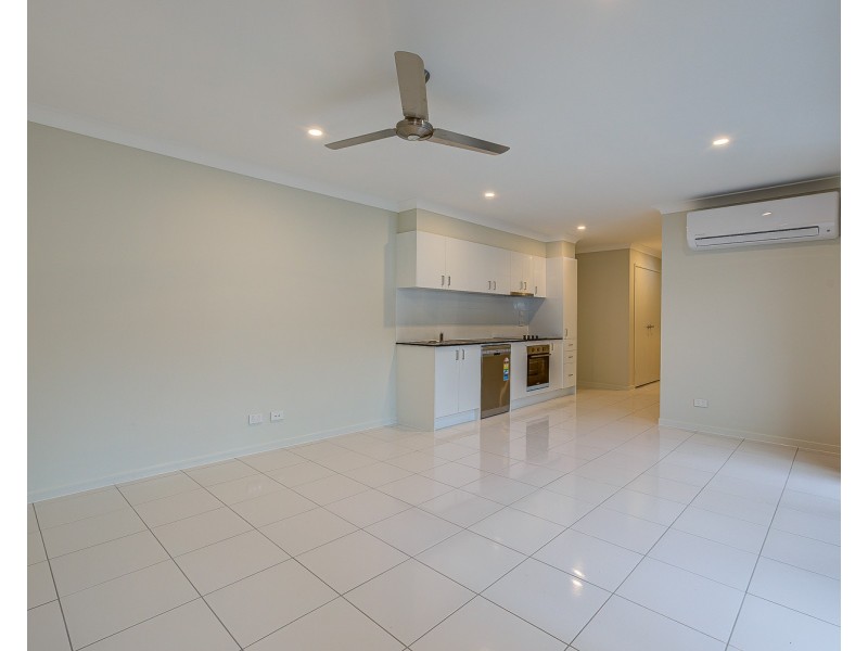 2/13 Seaford Street, Pimpama QLD 4209