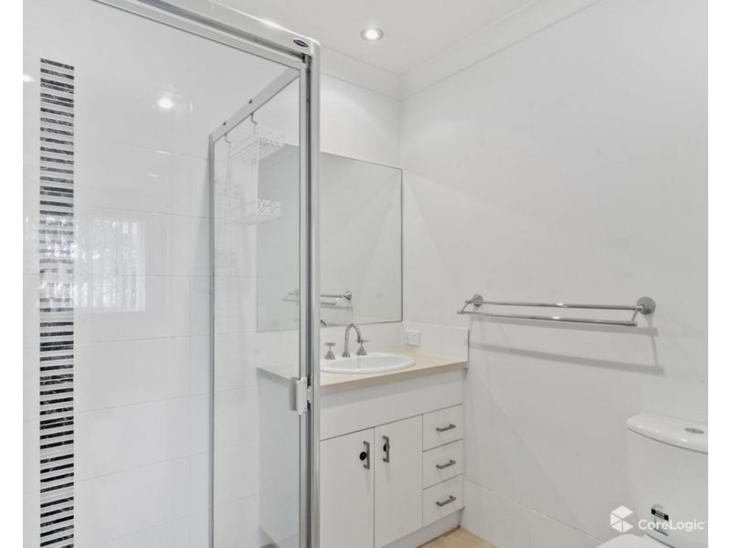 2/49 Harmsworth Road, Pacific Pines QLD 4211