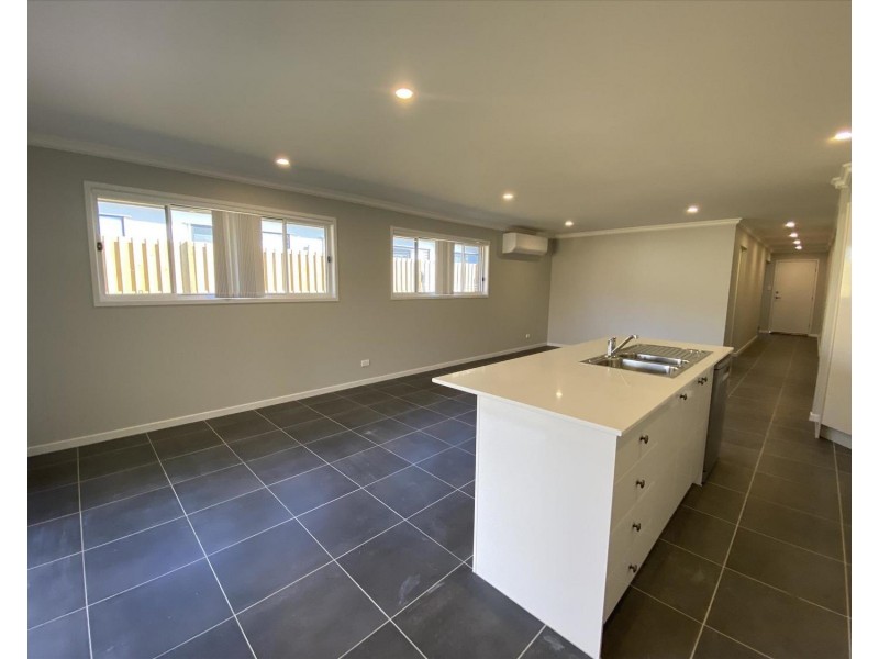 16 Aspen Circuit, Logan Reserve QLD 4133