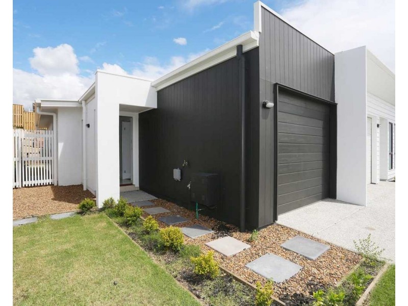 2/10 Loft Court, Pimpama QLD 4209